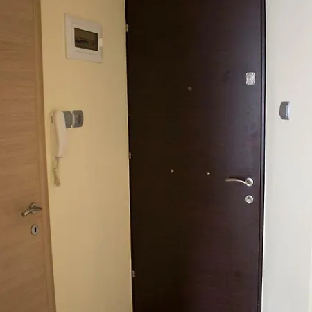 Cute Apartment In The Center Of The City Larissa Exterior photo